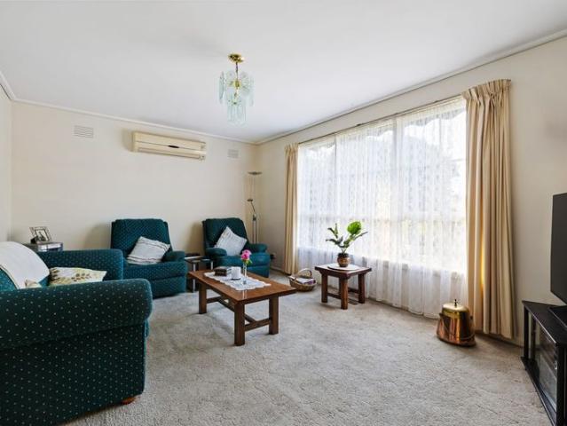 House for rent in Alpine Way Estate, Melbourne