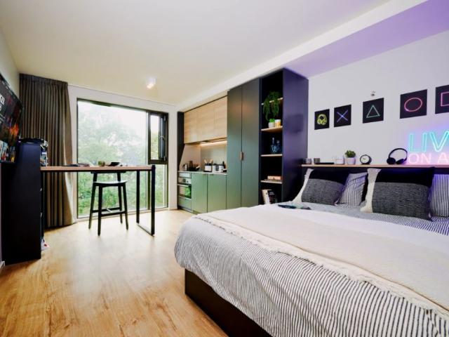 Studio for rent in Stirchley, West Midlands