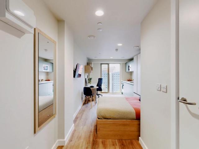 Studio for rent in Hyde Park, West Yorkshire