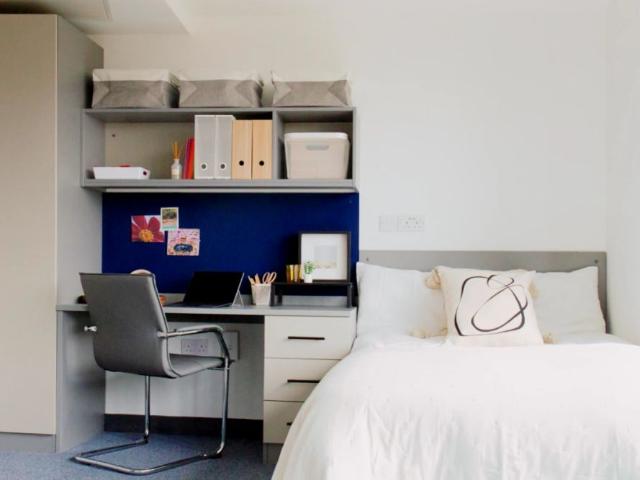 Studio for rent in Hyde Park, West Yorkshire