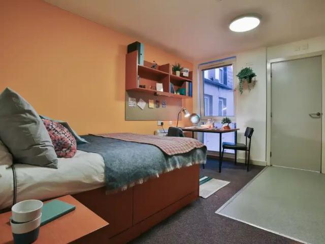 Studio for rent in Greaves, Bare
