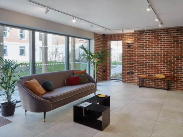 Studio for rent in Row Town, Surrey