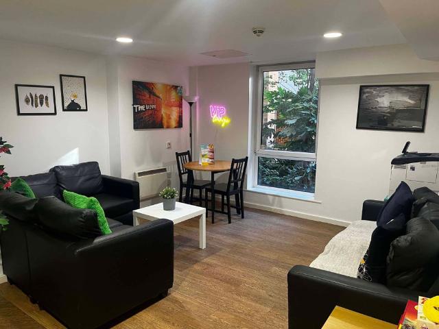 Studio for rent in Hyde Park, West Yorkshire