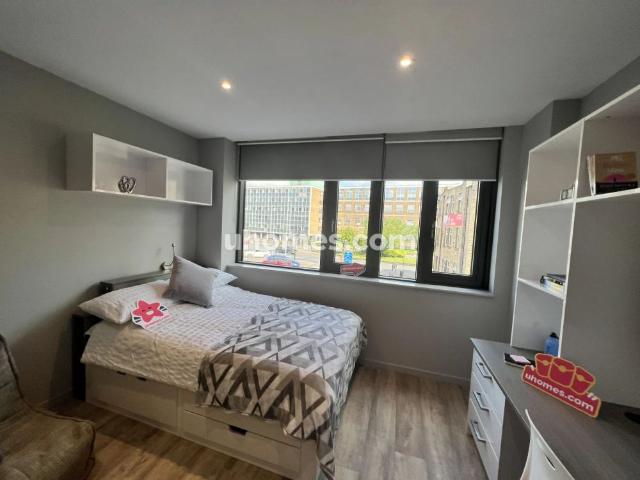 Studio for rent in Highfields, Huddersfield