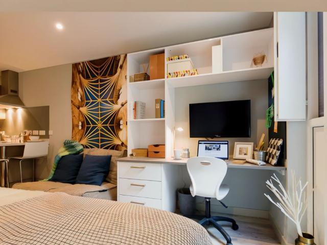 Studio for rent in Southside, Scotland
