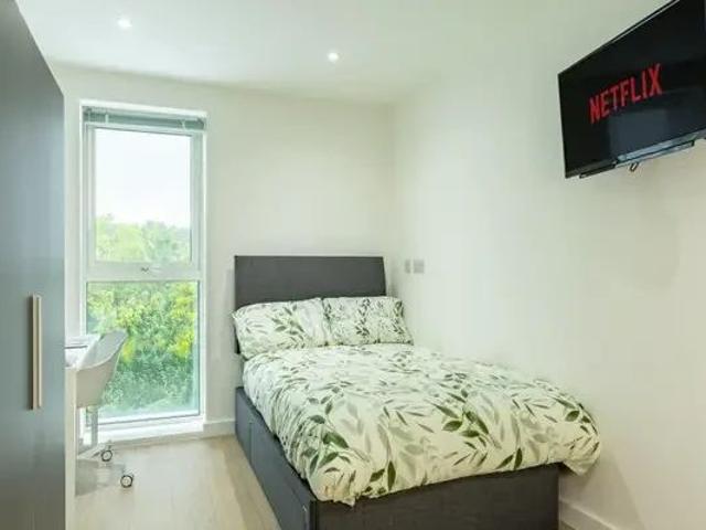 Studio for rent in Newcastle-under-Lyme, Staffordshire
