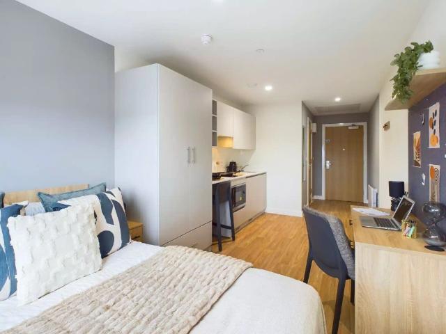 Studio for rent in Leylands, West Yorkshire