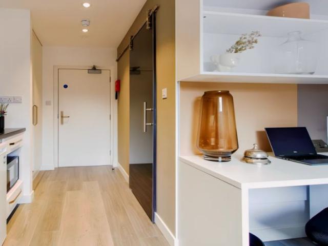Studio for rent in St Ann's, Haddon