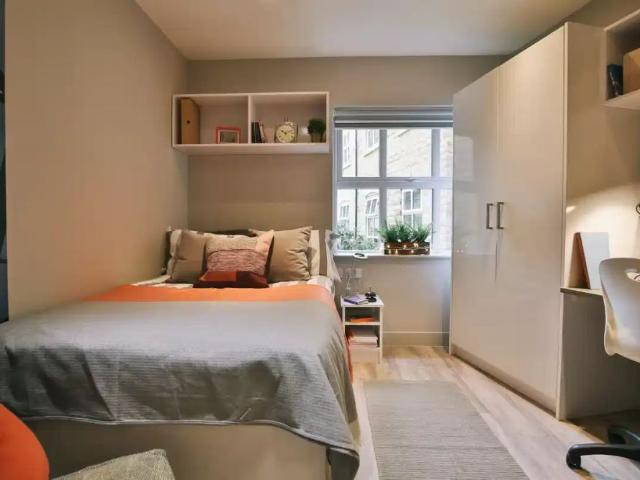 Studio for rent in Huddersfield, West Yorkshire