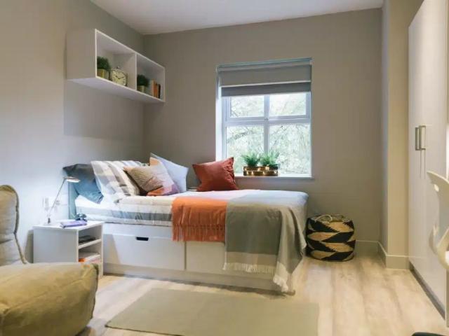 Studio for rent in Huddersfield, West Yorkshire