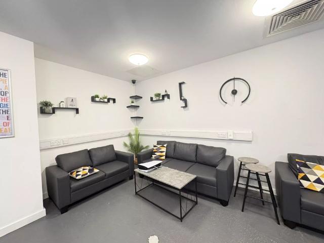 Studio for rent in Woodhouse, West Yorkshire