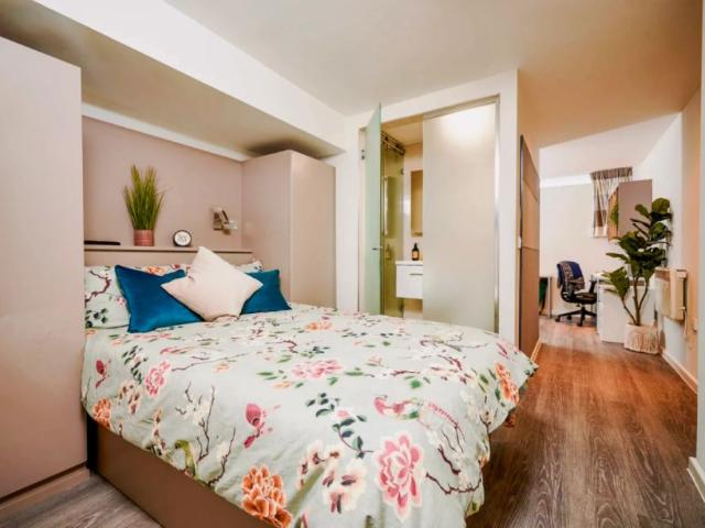 Studio for rent in Calderstones