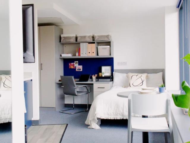 Studio for rent in Hyde Park, West Yorkshire