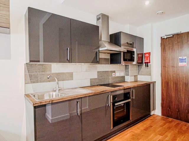 Studio for rent in Leylands, West Yorkshire
