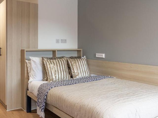 Studio for rent in St Ann's, Haddon