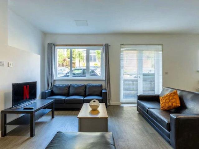 Studio for rent in Lipson Vale, Mount Wise