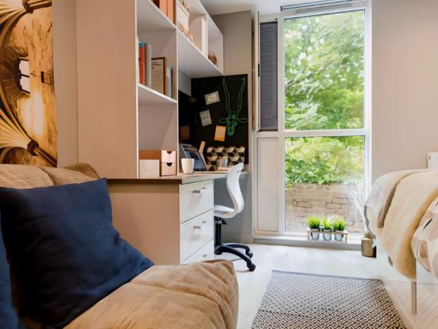 Studio for rent in Southside, Scotland