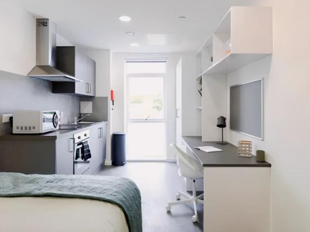 Studio for rent in Winnall, Hampshire
