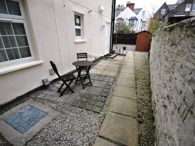 Apartment for rent in Plasnewydd, Falcon Lodge