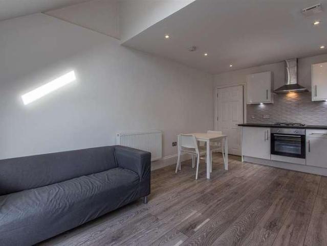 Apartment for rent in Plasnewydd, Falcon Lodge