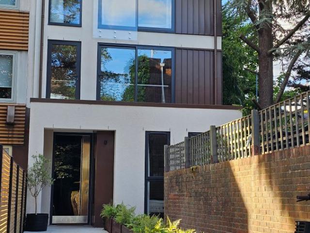 House for rent in Southfields, Greater London