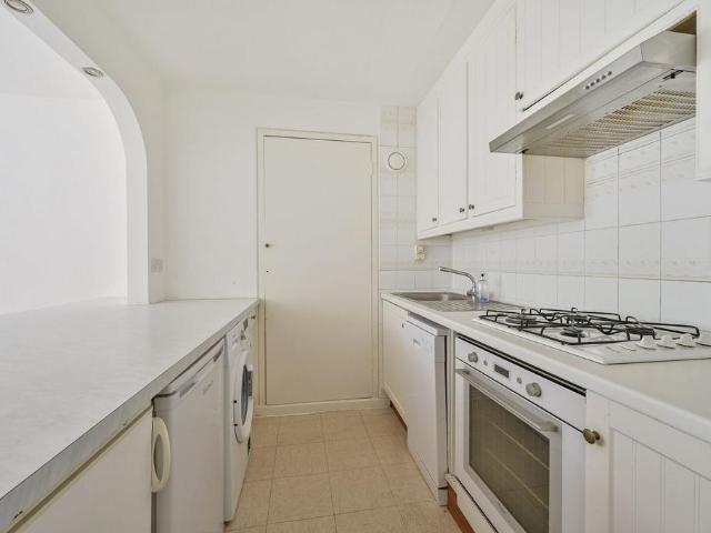 Apartment for rent in Southfields, Greater London