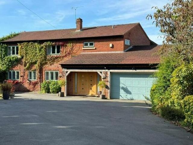 House for sale in Whitnash, Green Close