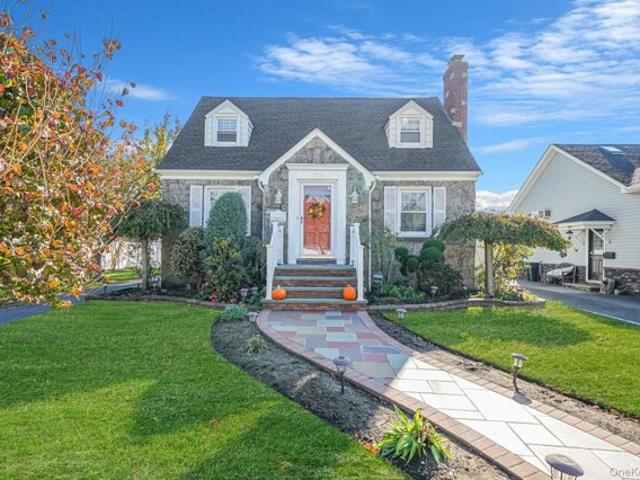 House for sale in Bellmore, New York