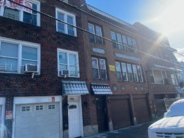 House for sale in The Bronx, Arverne