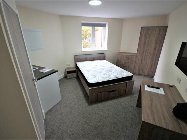 Studio for rent in Ball Hill, West Midlands