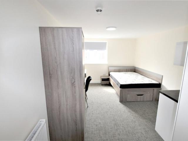 Studio for rent in Ball Hill, West Midlands