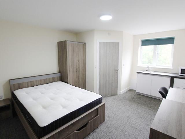 Studio for rent in Ball Hill District Centre, Coventry