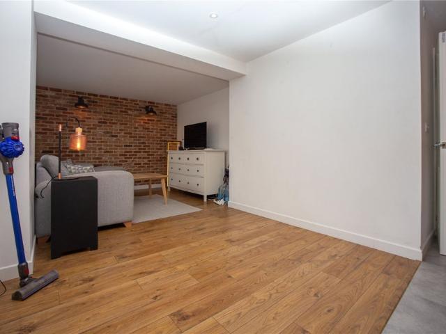 Townhouse for rent in Taylor's Yard, Cheltenham