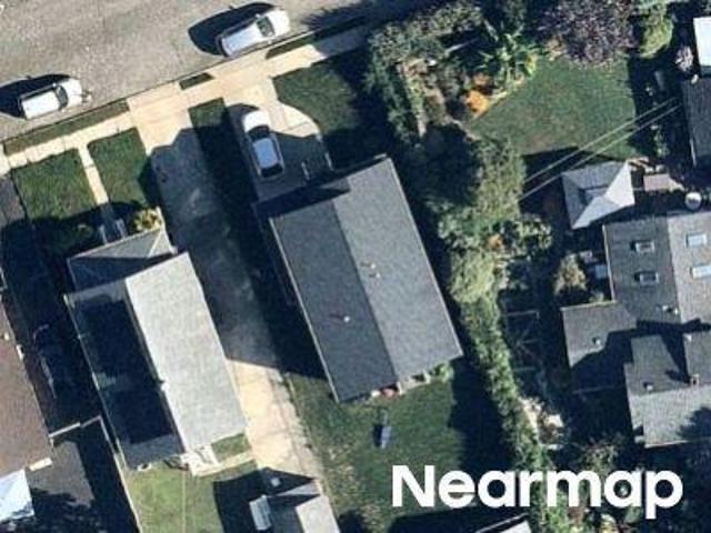 House for sale in Baldwin Harbor, Baldwin