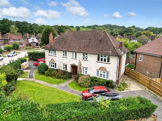 Apartment for rent in Blackhills, Surrey