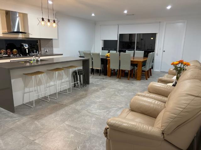 Room for rent in Claymore, Sydney