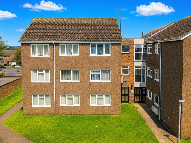 Apartment for rent in Highfield, Pouchen End