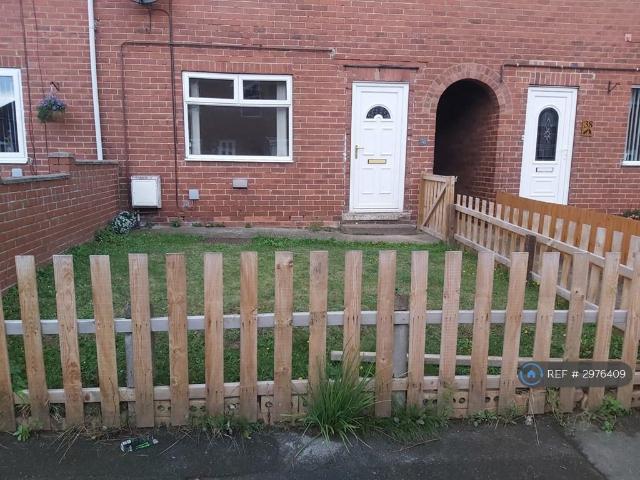 House for rent in Shinwell, Wakefield