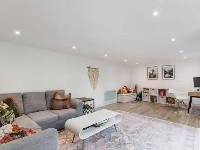 Apartment for rent in Fairlands, Guildford