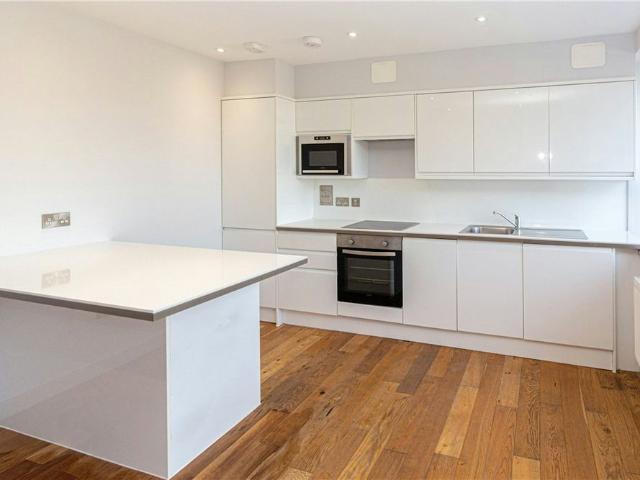 Apartment for rent in Hatching Green, Five Acres