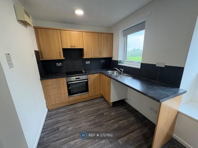 Studio for rent in Clayton Green, Andertons Mill