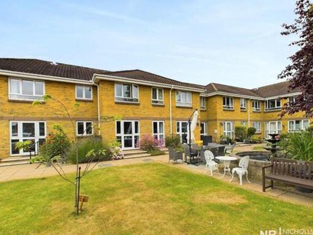 House for sale in Chessington