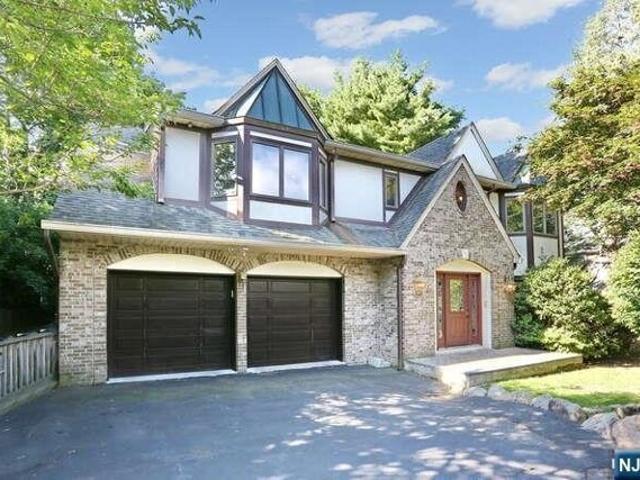 House for sale in Hillsdale