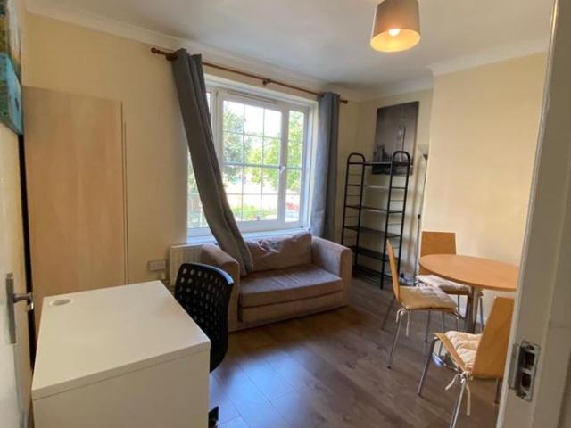 Apartment for rent in Oval, Greater London