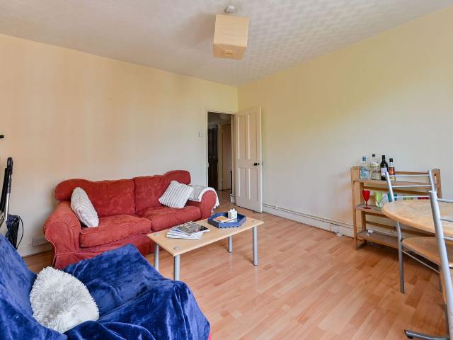 Apartment for rent in Oval, Greater London