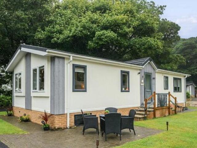 House for sale in Huddersfield, West Yorkshire