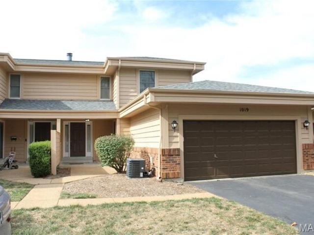 Condo for sale in Ballwin, Missouri