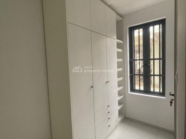 Flat for rent in Eti Osa, Lagos