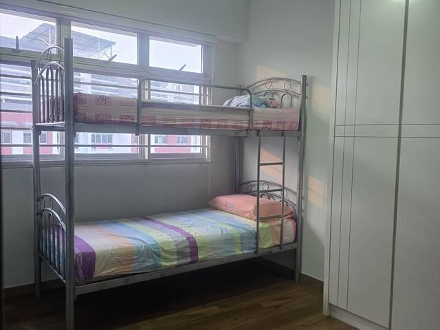 Room for rent in Canberra, Singapore