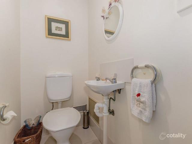 Room for rent in Clear Island Waters, Gold Coast City